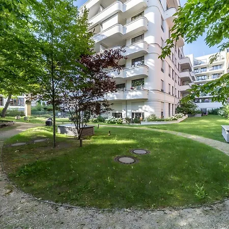 Modern In Mitte דירה *